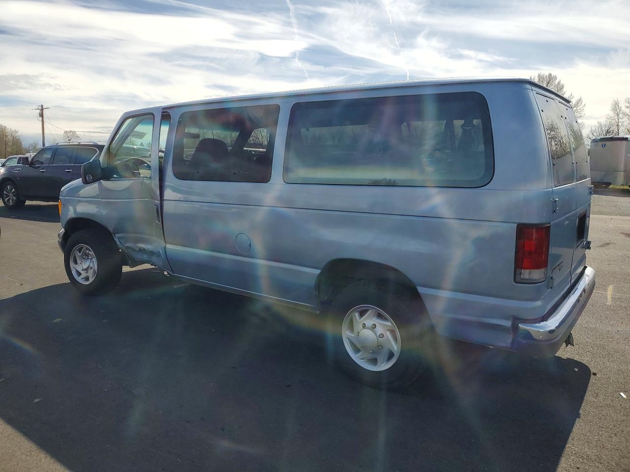 1998 Ford Econoline VIN 1FBNE31L2WHA01330 photo 2