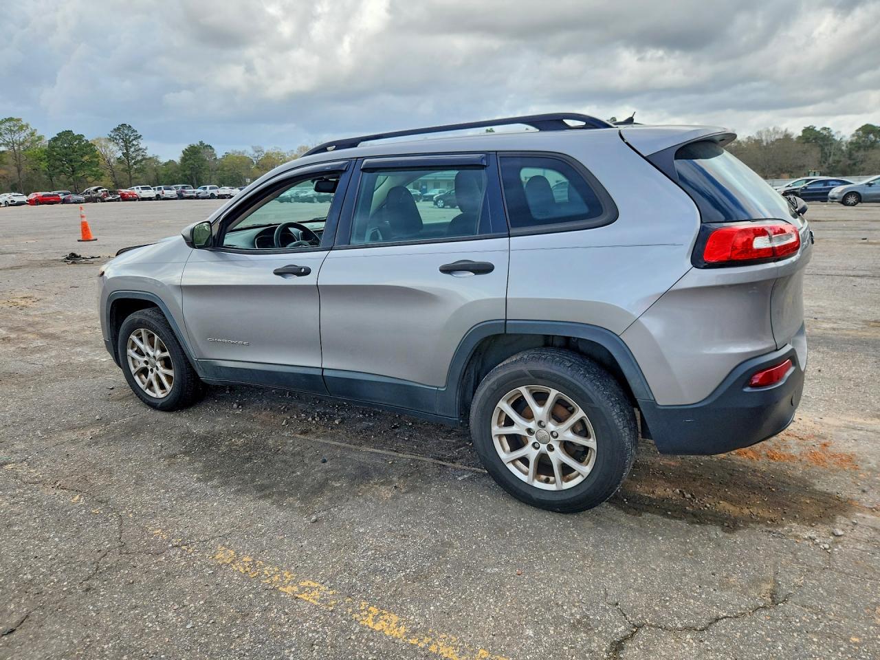 2016 Jeep Cherokee VIN 1C4PJLAB3GW137597 photo 2