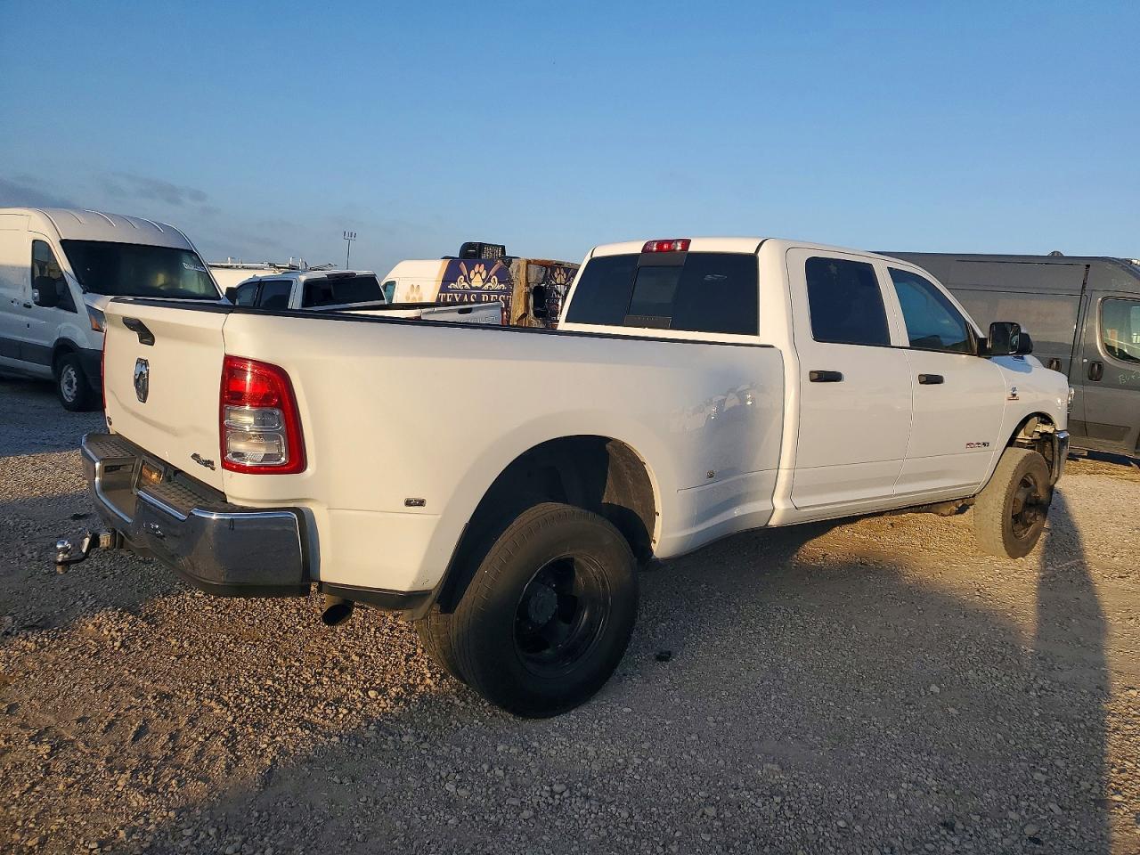 2020 Ram 3500 VIN 3C63RRGL1LG278436 photo 4