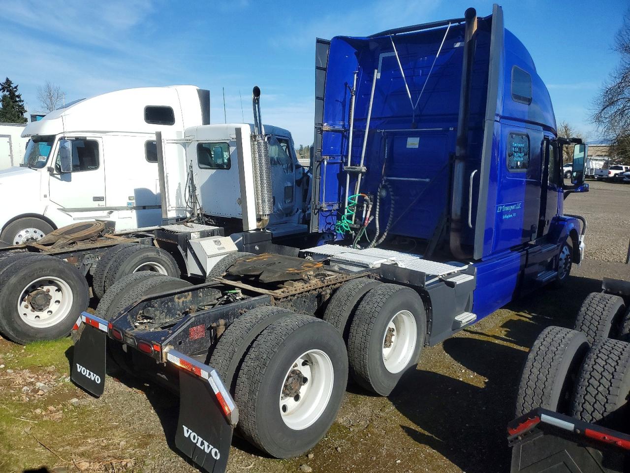 2018 Volvo Vn VIN 4V4NC9EJ1JN895588 photo 4