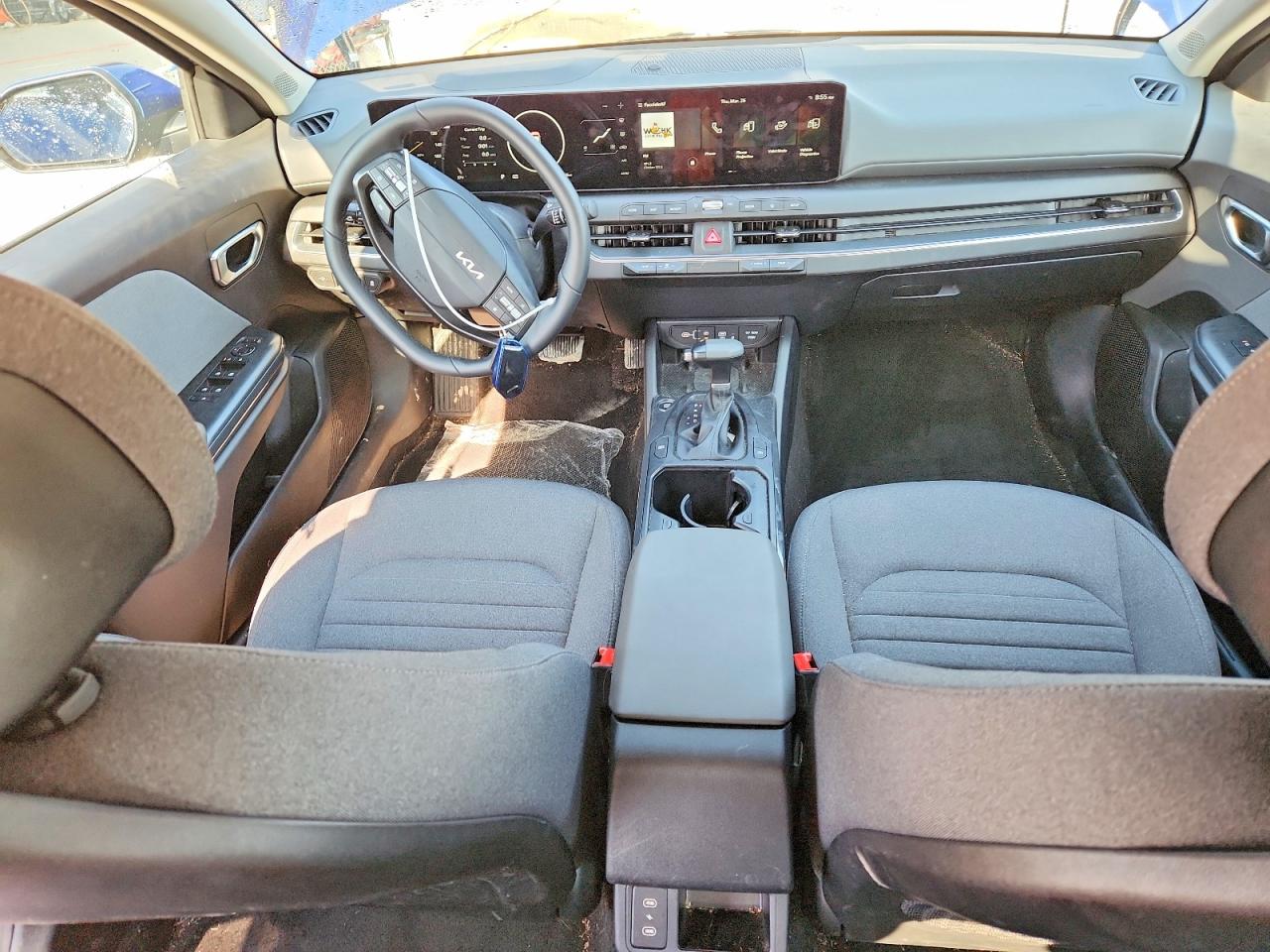 2025 Kia All other VIN 3KPFU4DE5SE187886 photo 8