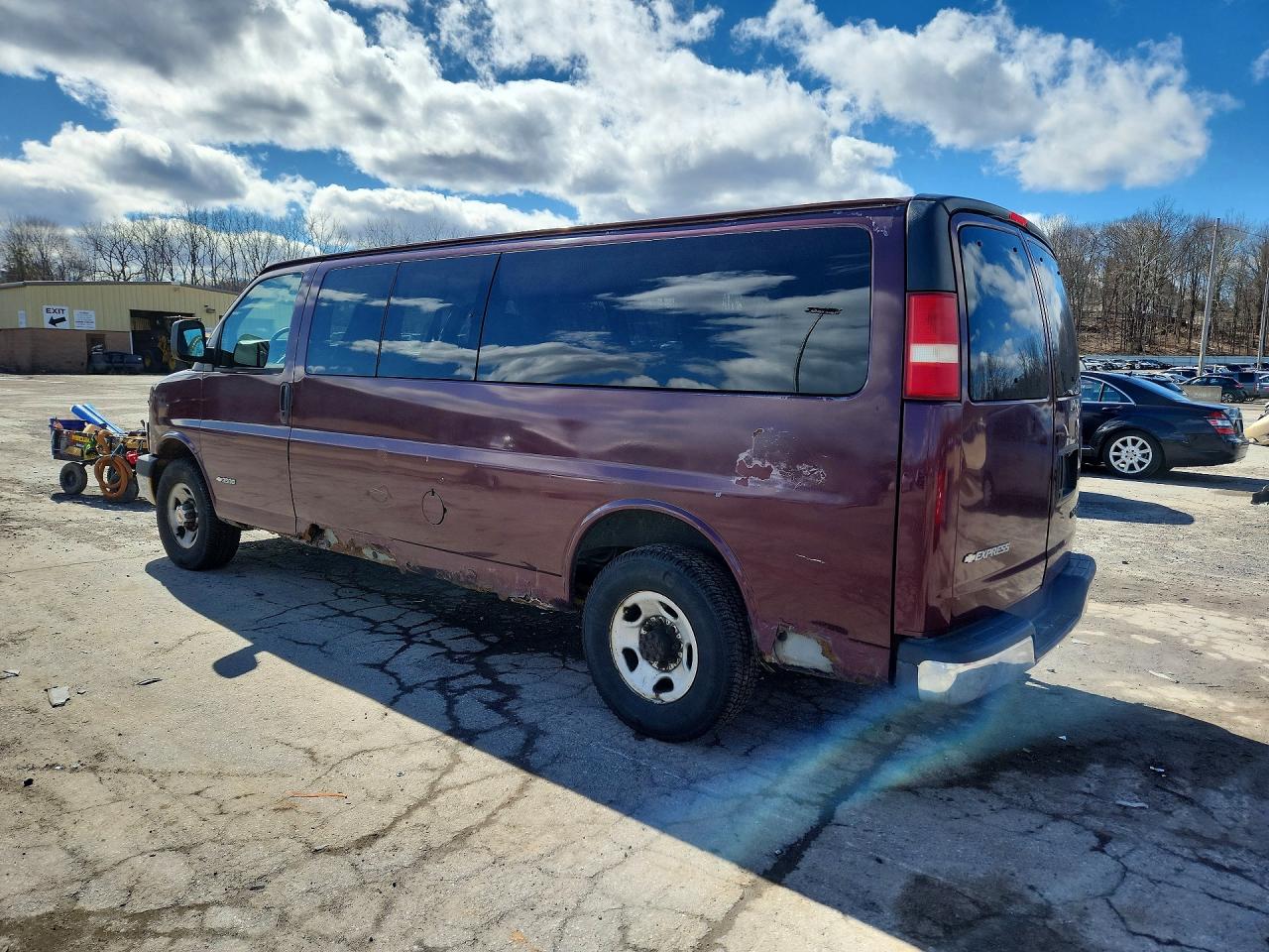 2005 CHEV Express VIN 1GAHG39U551224932 photo 2