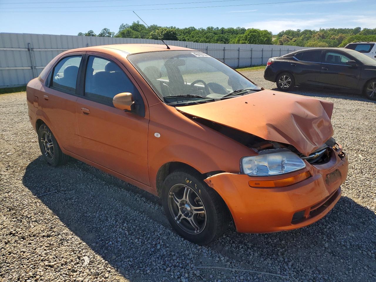 2005 Chevrolet Aveo VIN KL1TD52635B404879 photo 4
