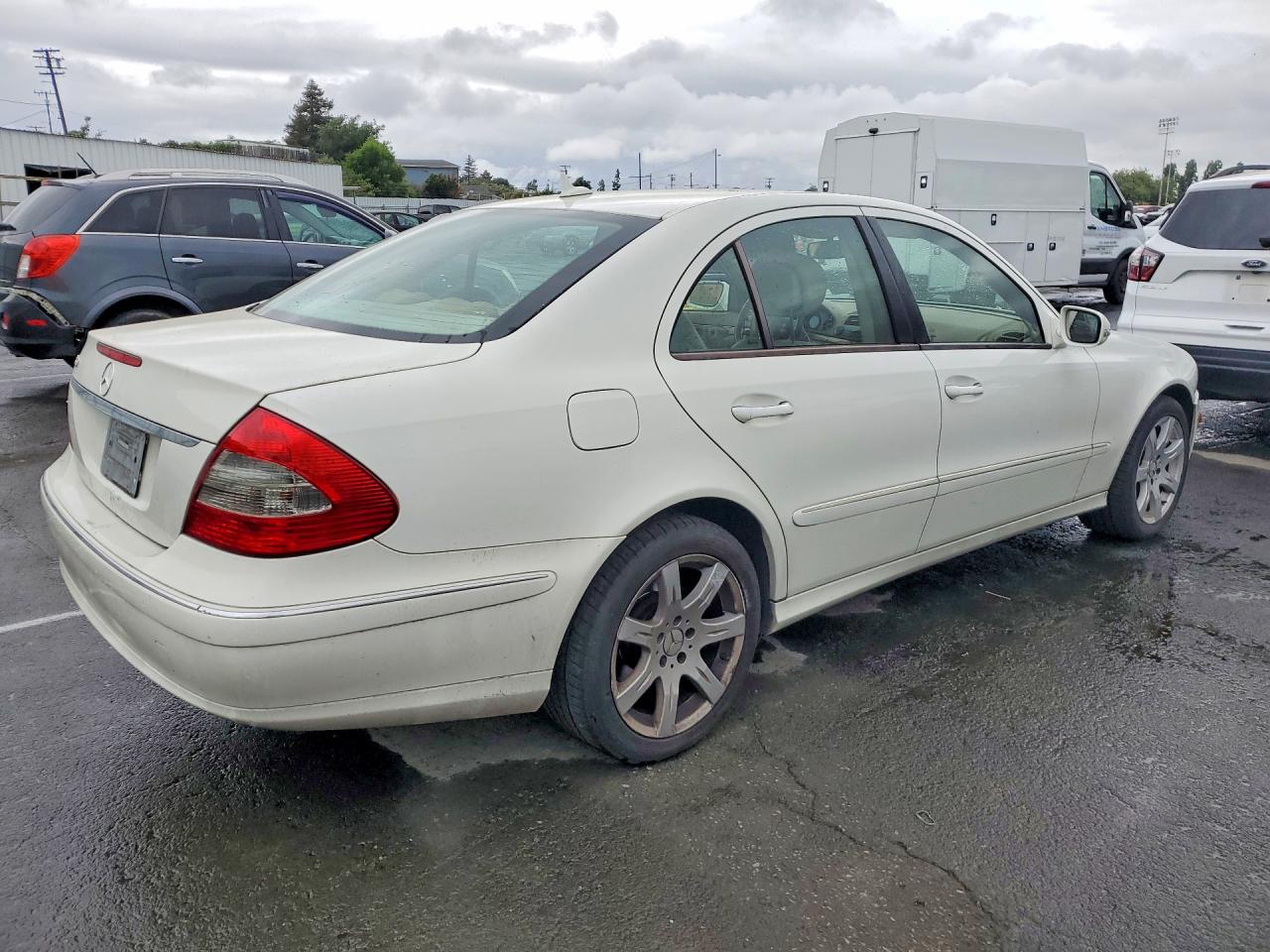 2007 Mercedes-Benz E-class VIN WDBUF56X67B013589 photo 3