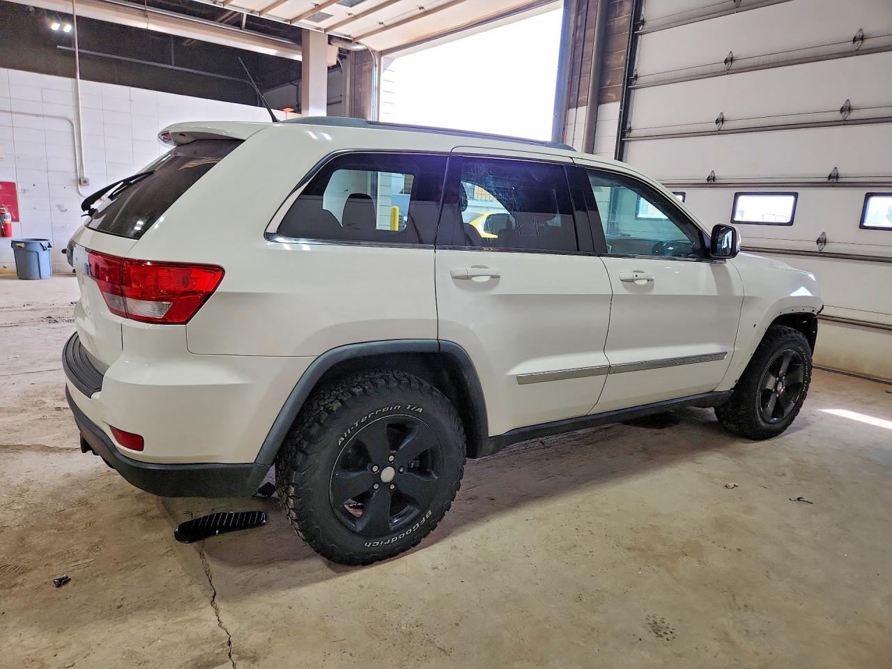 2011 Jeep Grand cher VIN 1J4RR4GG2BC656428 photo 3