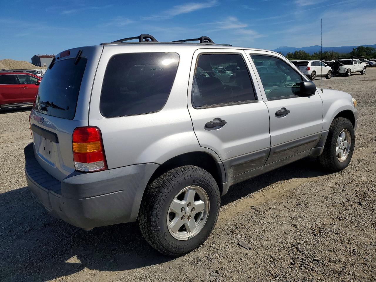 2005 FORD Escape VIN 1FMYU93175KA70926 photo 3