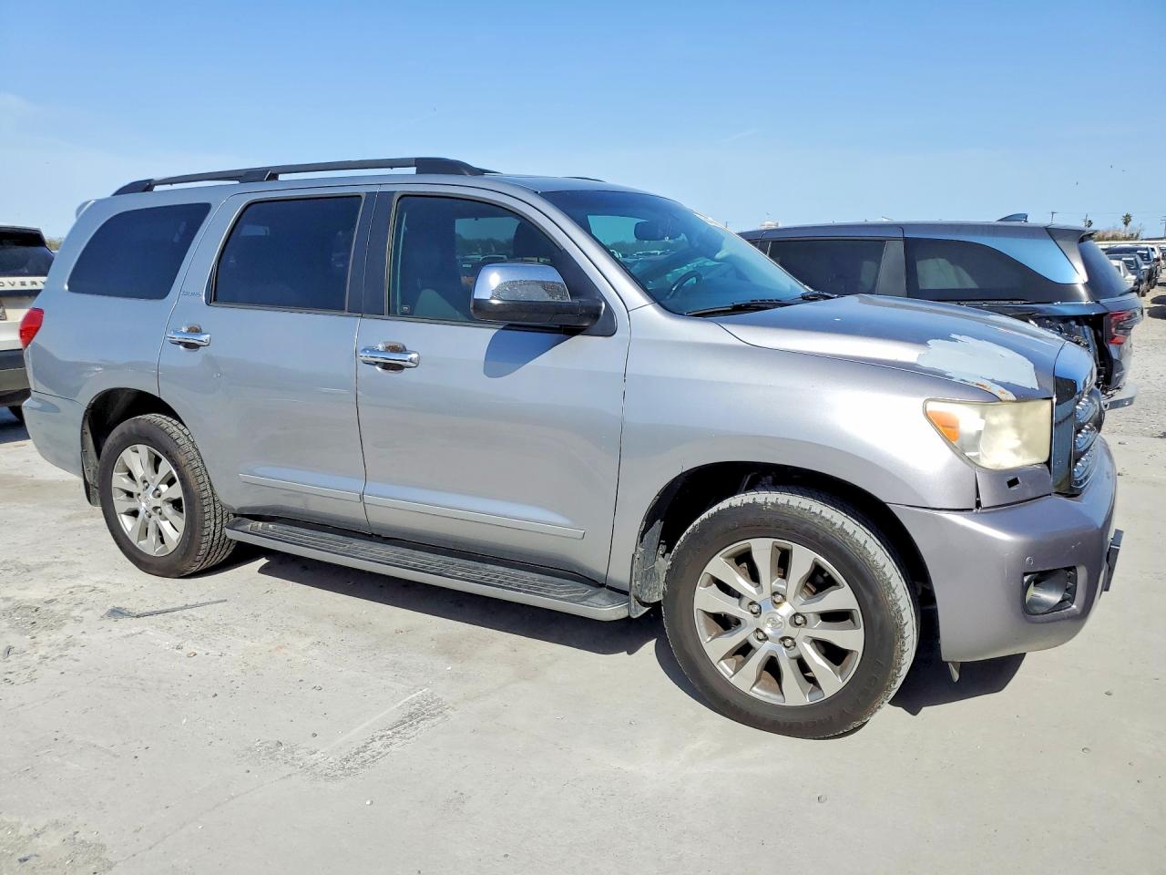 2013 Toyota Sequoia VIN 5TDKY5G14DS049685 photo 4