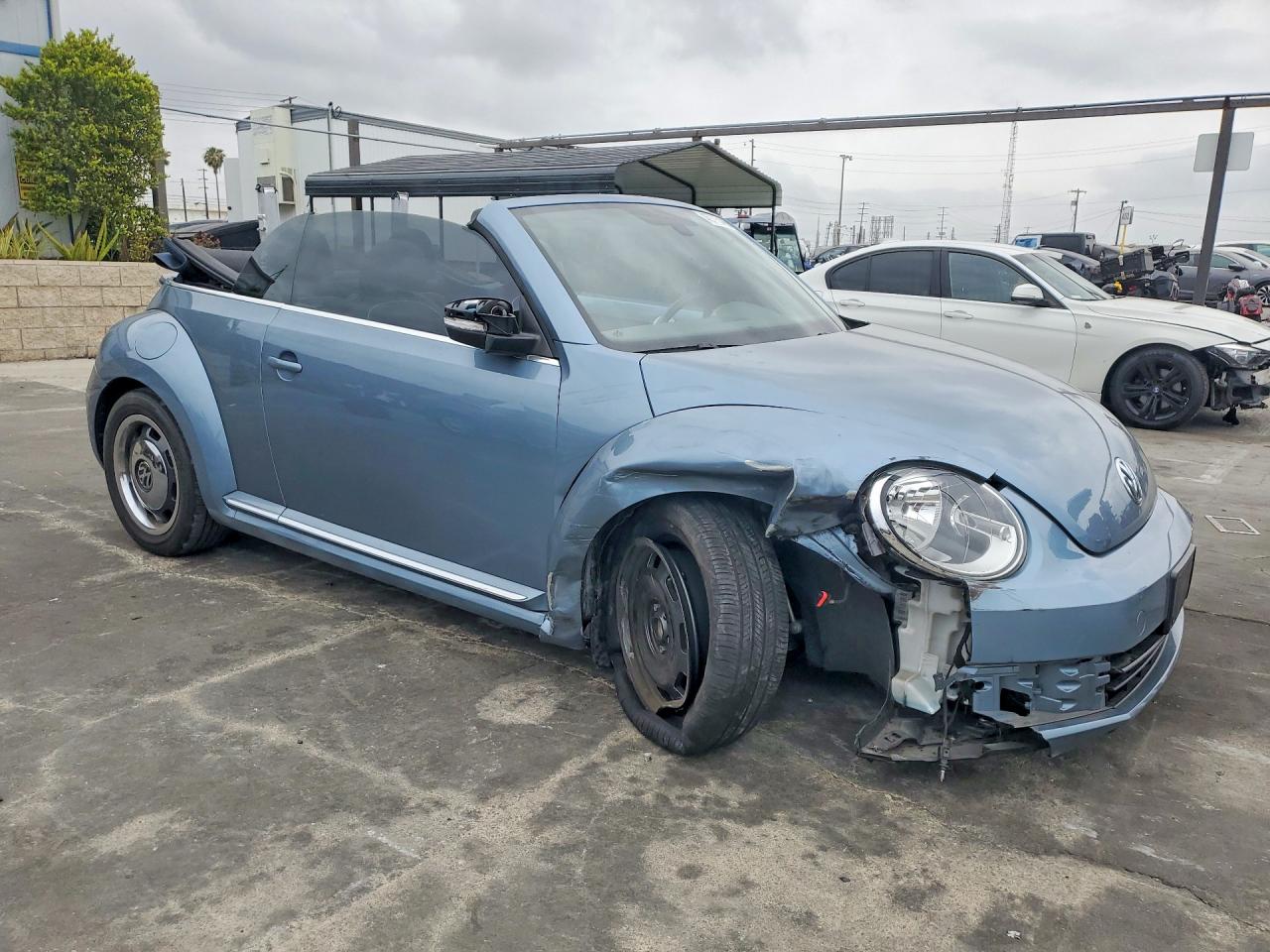 2016 Volkswagen Beetle VIN 3VW507AT0GM811762 photo 4