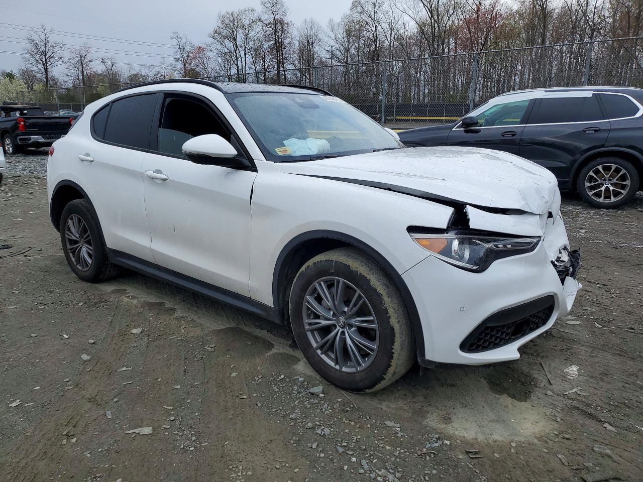2023 Alfa Stelvio VIN ZASPAKAN5P7D58169 photo 4