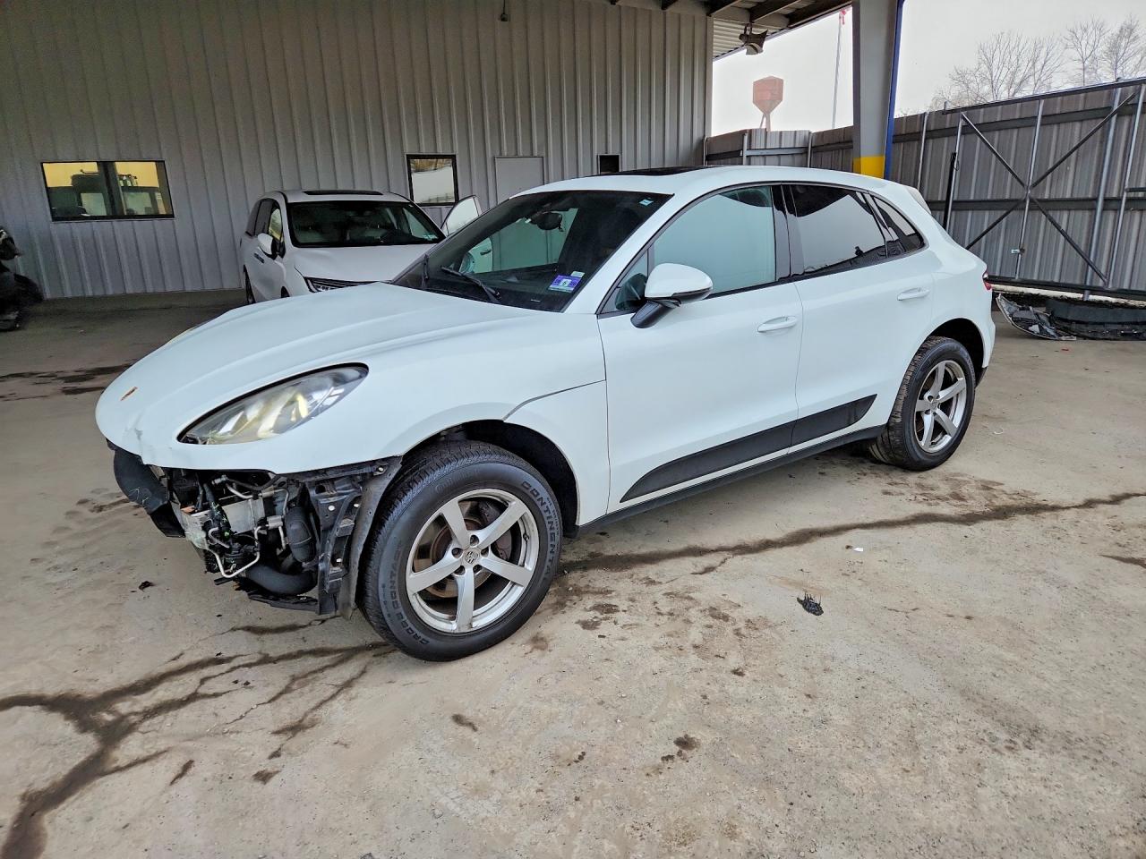 2017 Porsche Macan VIN WP1AA2A52HLB83398 photo 1