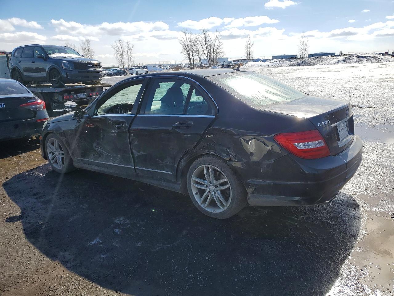2013 Mercedes-Benz C class VIN WDDGF8AB6DA769216 photo 2