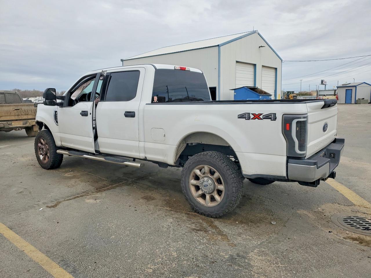 2018 Ford F250 VIN 1FT7W2B67JEB72718 photo 2