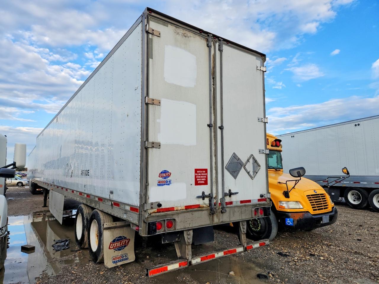 2014 UTILITY All models VIN 1UYVS2533EP766237 photo 3