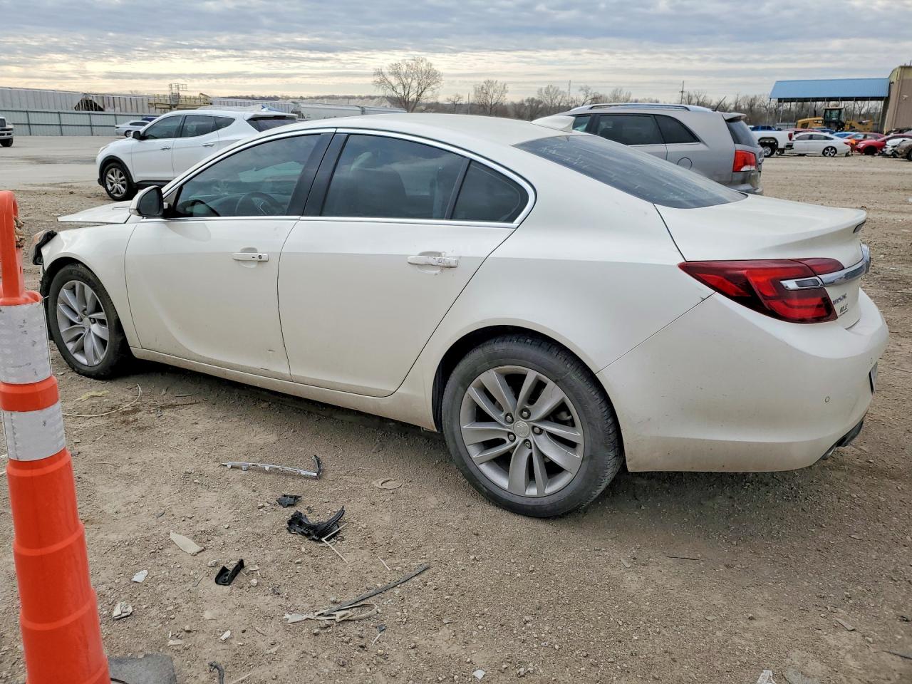 2015 BUICK Regal VIN 2G4GN5EX5F9147167 photo 2