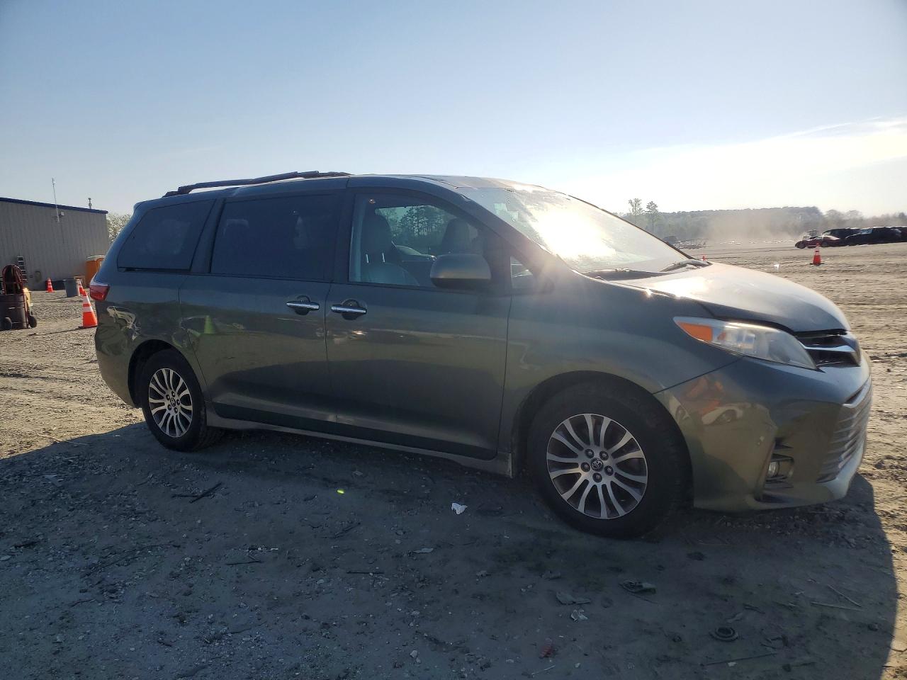 2018 Toyota All models VIN 5TDYZ3DC0JS937525 photo 4
