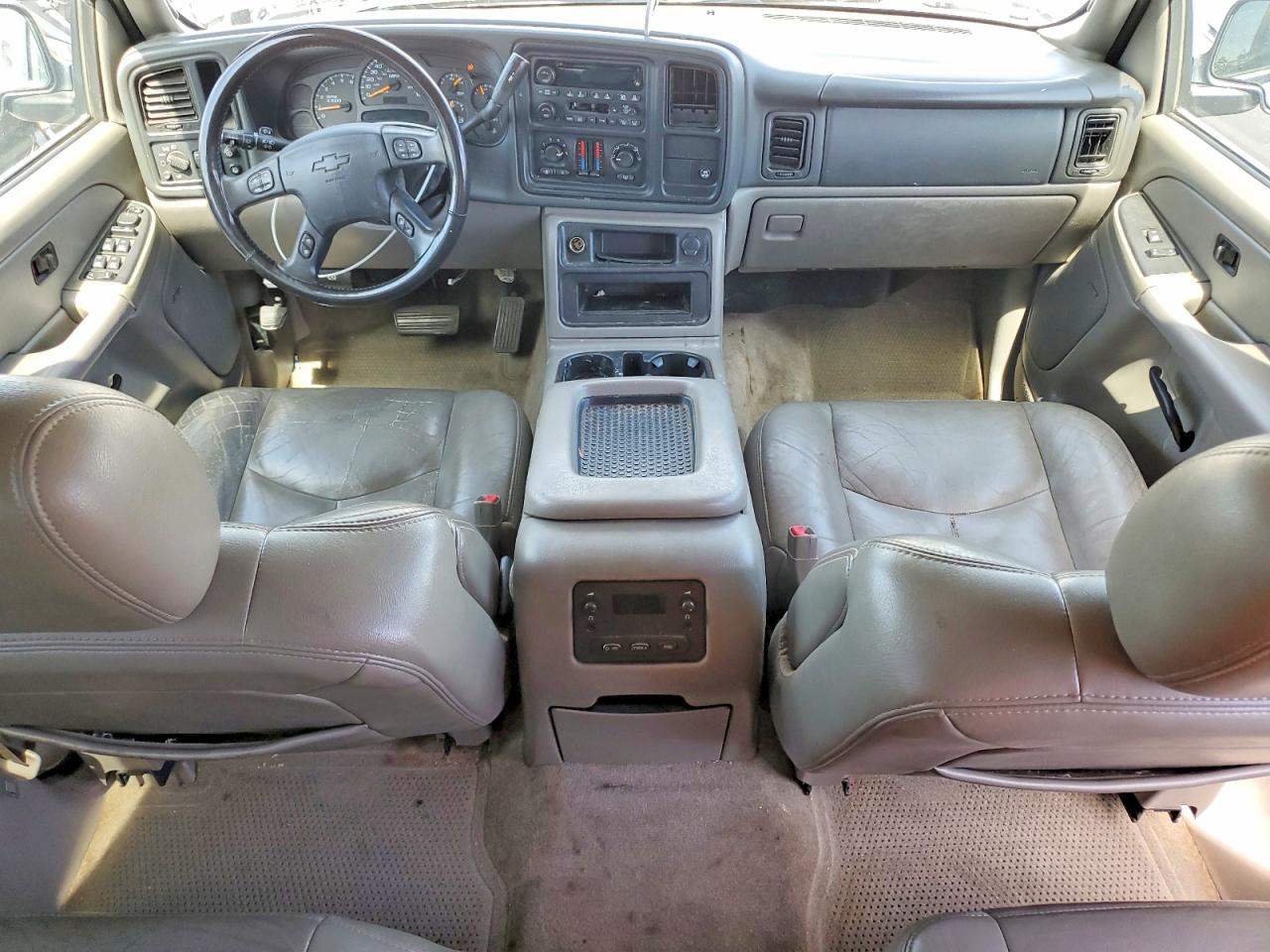 2005 Chev Tahoe VIN 1GNEC13T35R248682 photo 8