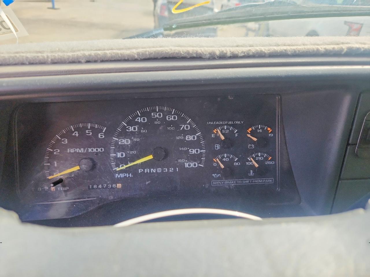 1997 Chevrolet Tahoe VIN 1GNEC13R6VJ435644 photo 9
