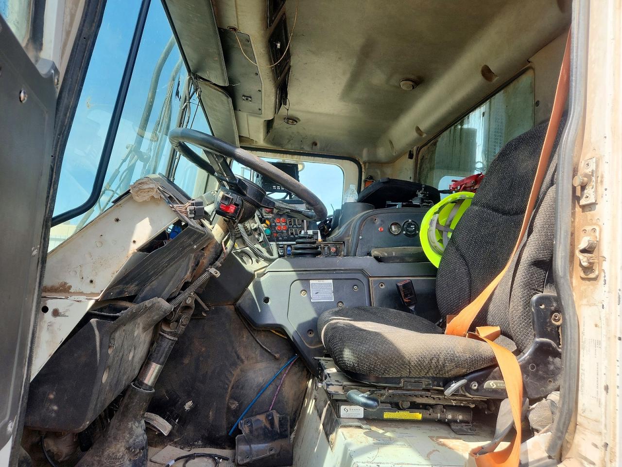 2010 MACK All other VIN 1M2AV02C9AM005765 photo 5