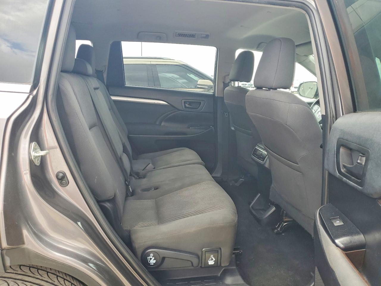 2019 Toyota Highlander VIN 5TDZZRFH2KS298517 photo 10