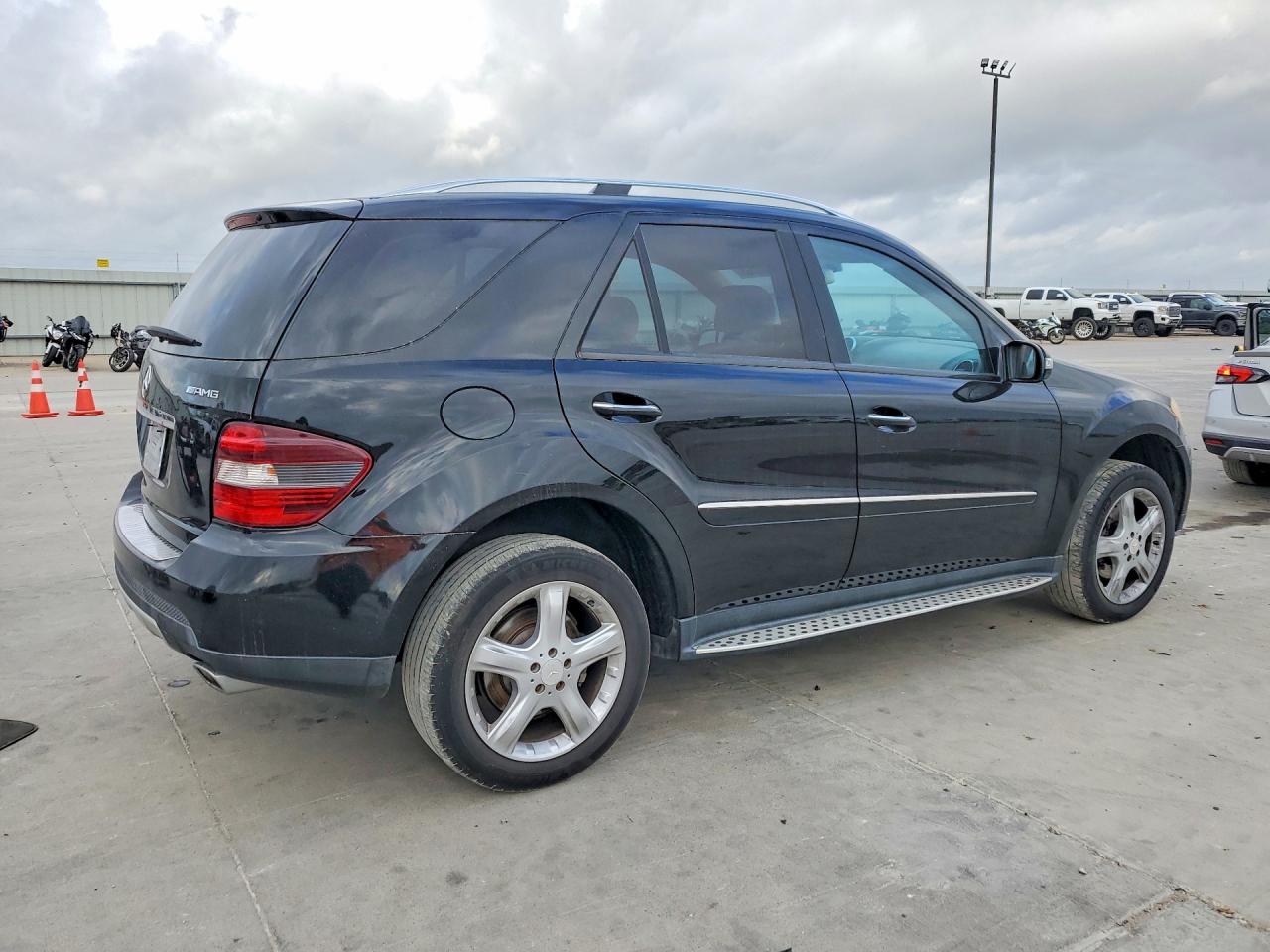 2008 Mercedes-Benz M-class VIN 4JGBB86E08A391107 photo 3