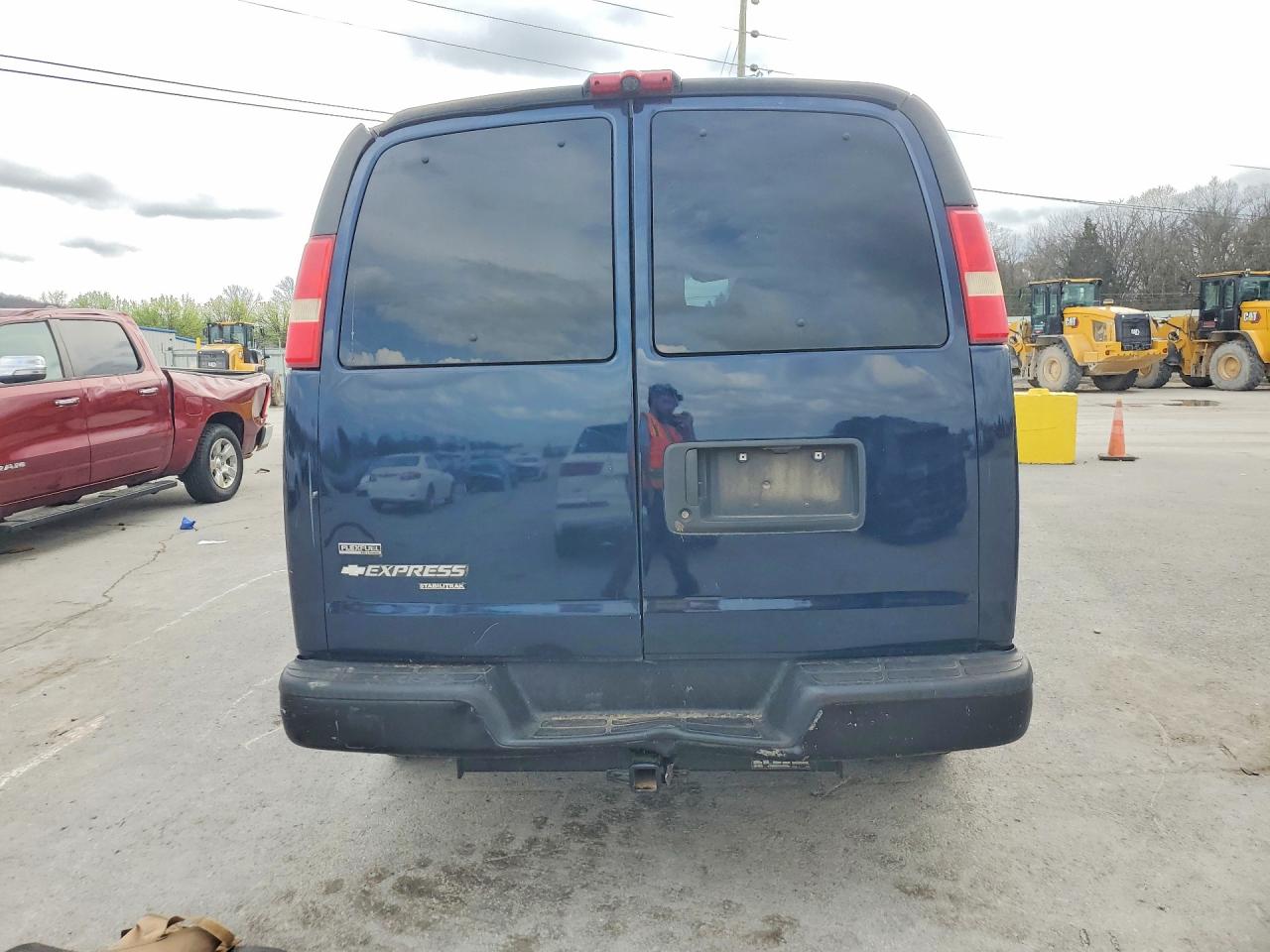 2010 Chevrolet Express g1500 VIN 1GNUGBD43A1170426 photo 6
