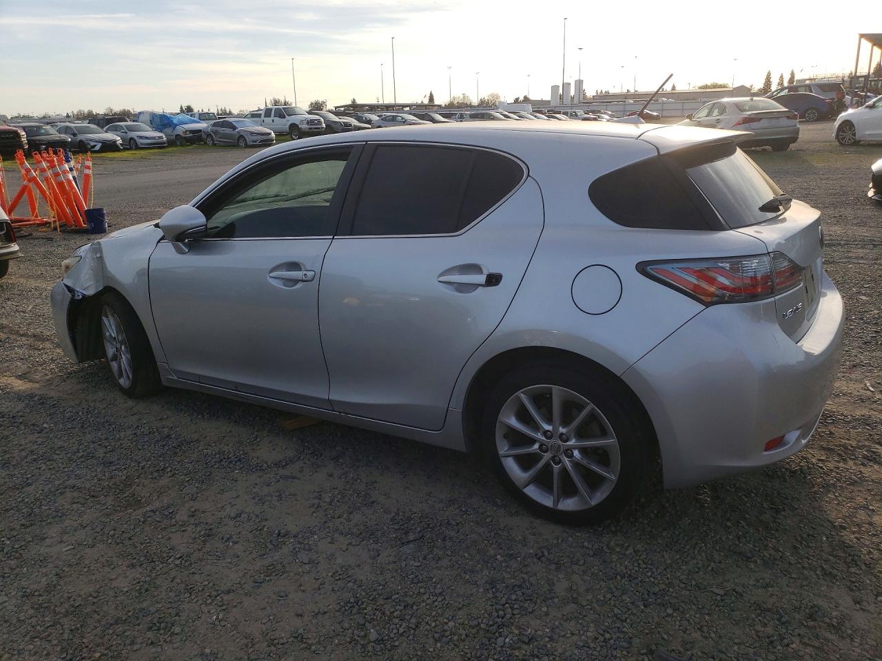 2013 LEXUS Ct 200h ba VIN JTHKD5BH6D2127373 photo 2