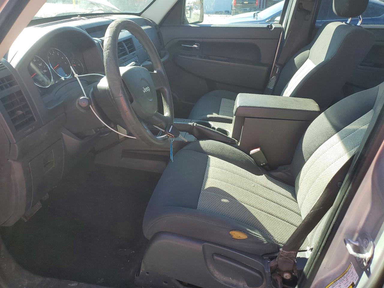 2010 Jeep Liberty VIN 1J4PP2GK4AW106604 photo 7