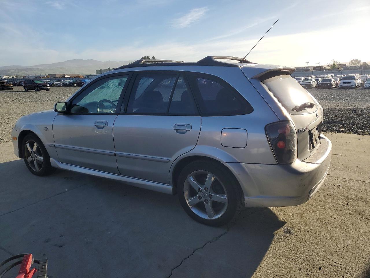 2002 Mazda Protege VIN JM1BJ246321636098 photo 2