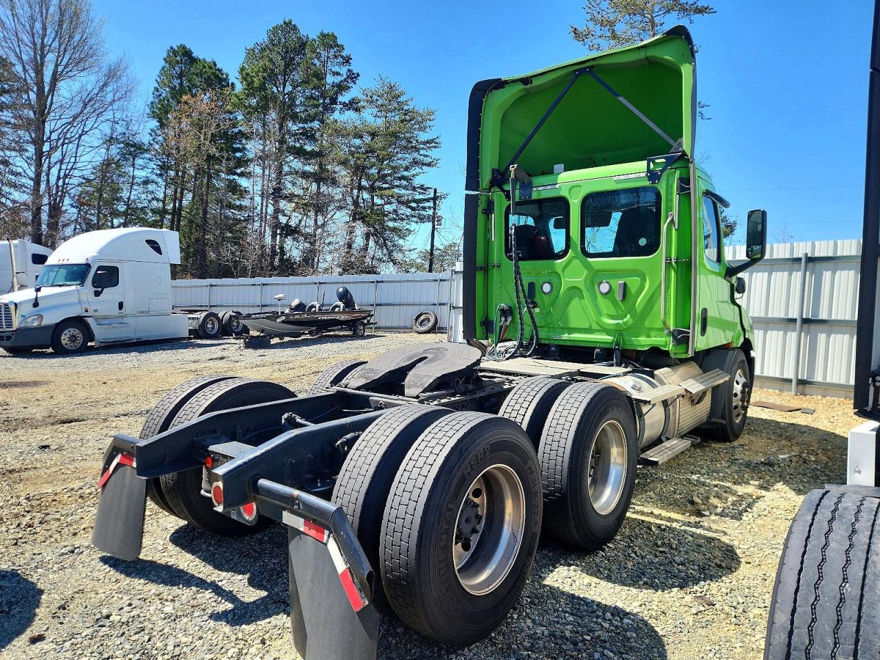 2020 FREIGHTLINER All models VIN 1FUJHTDV7LLLC2050 photo 4