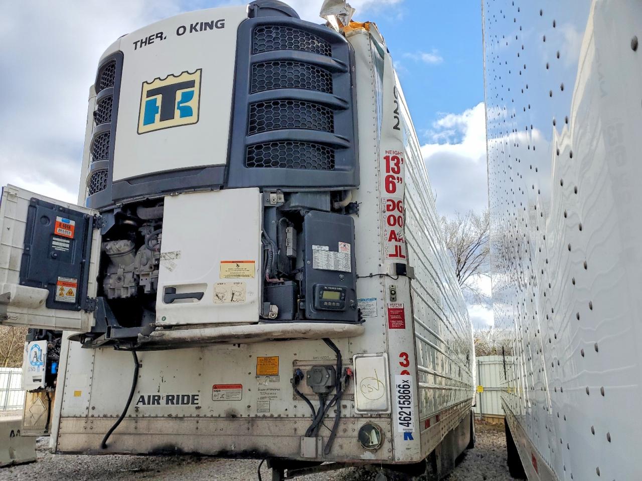 2018 UTILITY All models VIN 1UYVS2536J2219261 photo 2