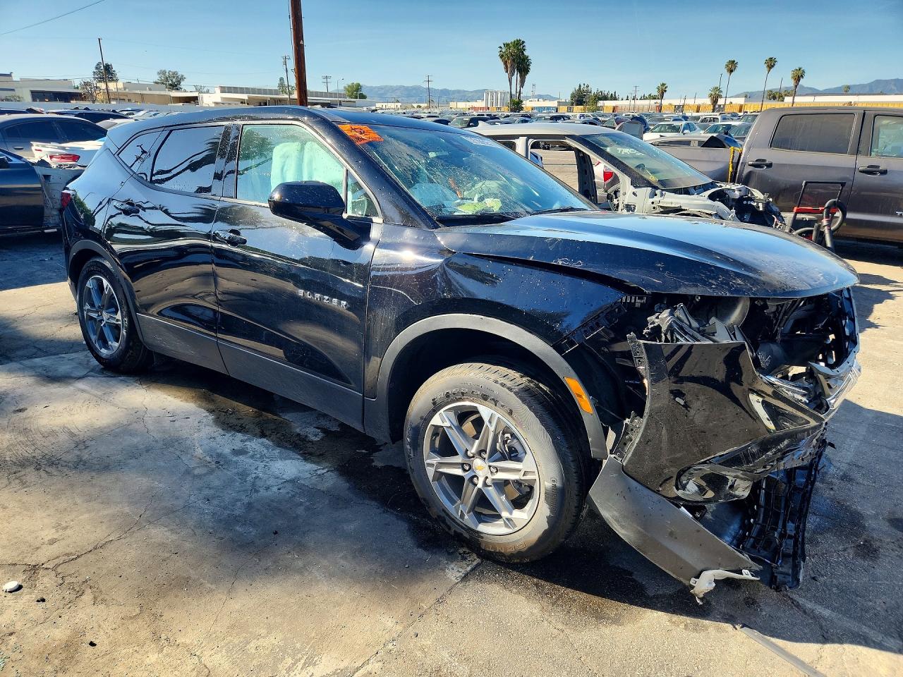 2025 Chevrolet Blazer VIN 3GNKBCR44SS259135 photo 4