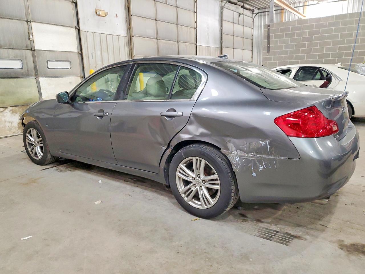 2015 Infiniti Q40 VIN JN1CV6AR0FM521934 photo 2