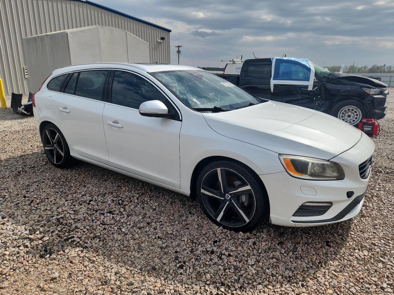 2016 Volvo V60 VIN YV149MSP3G1309825 photo 4