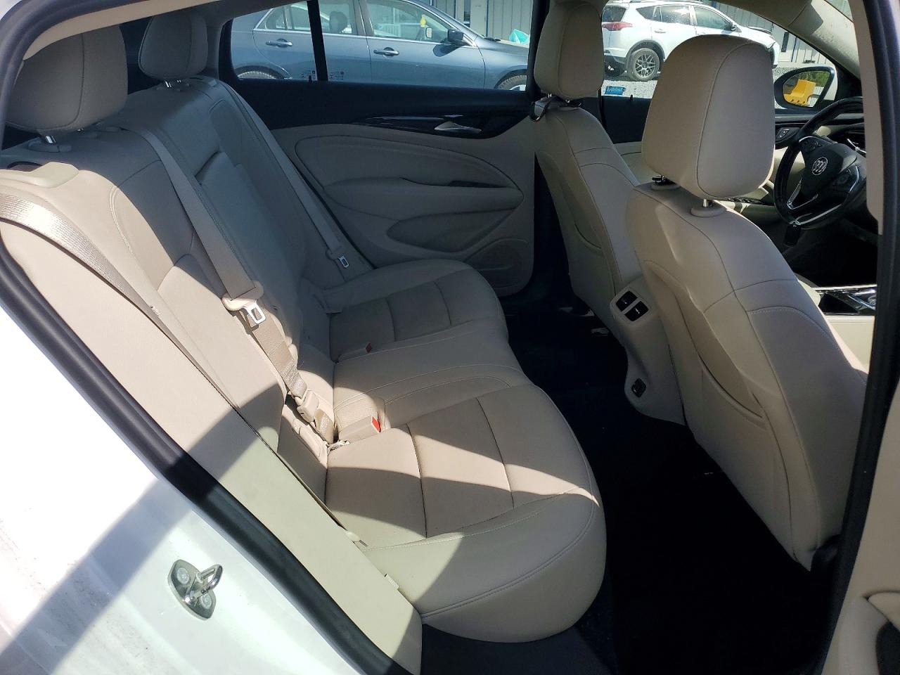 2018 Buick Regal VIN W04GP6SX5J1158962 photo 10