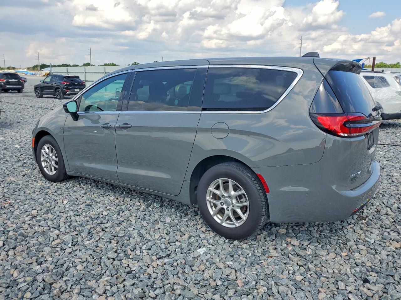 2025 Chrysler Pacifica s VIN 2C4RC1BG8SR545872 photo 2