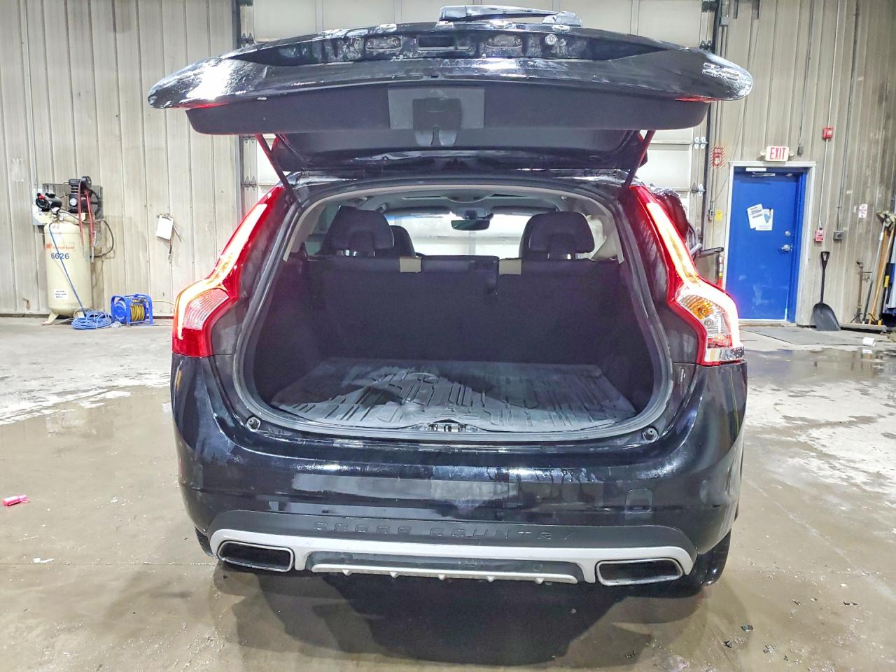 2017 Volvo V60 VIN YV440MWK1H1024635 photo 6