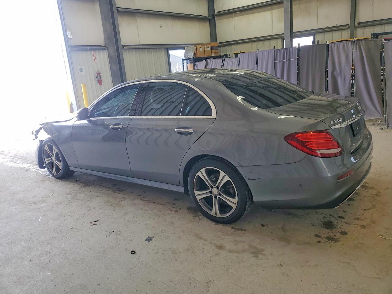 2017 Mercedes-Benz E-class VIN WDDZF4JB6HA082969 photo 2