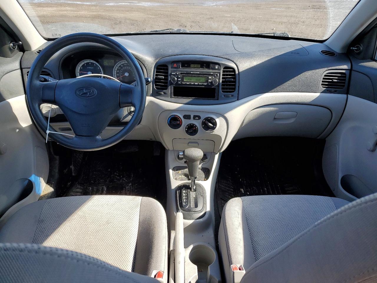 2009 Hyundai Accent VIN KMHCN45C89U348557 photo 8