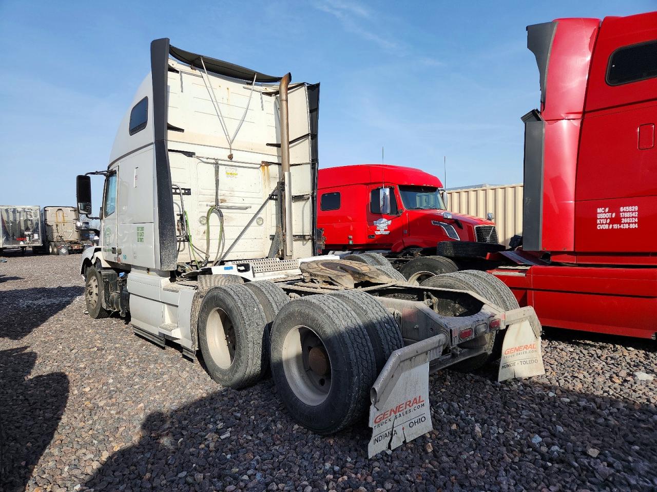 2016 VOLVO Vn VIN 4V4NC9EJ2GN945777 photo 3