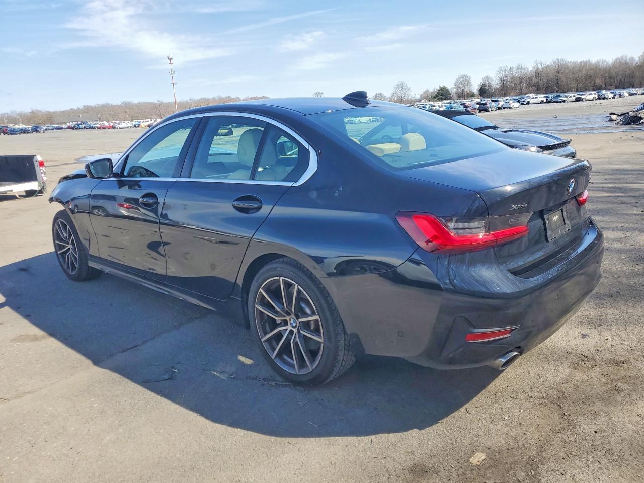 2022 BMW 3 series VIN 3MW5R7J09N8C67036 photo 2