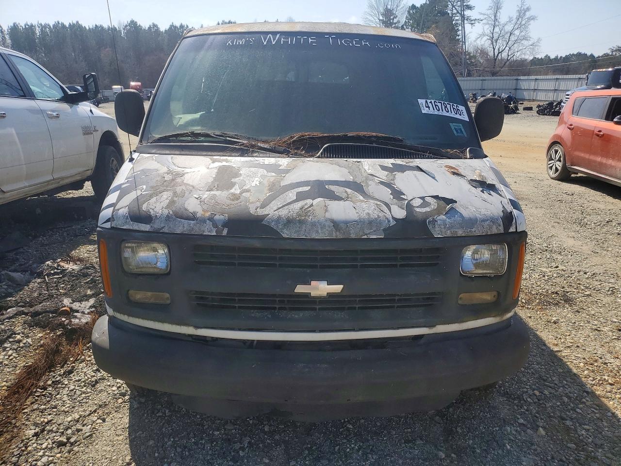 1999 Chevrolet Express VIN 1GAGG25R6X1038245 photo 5