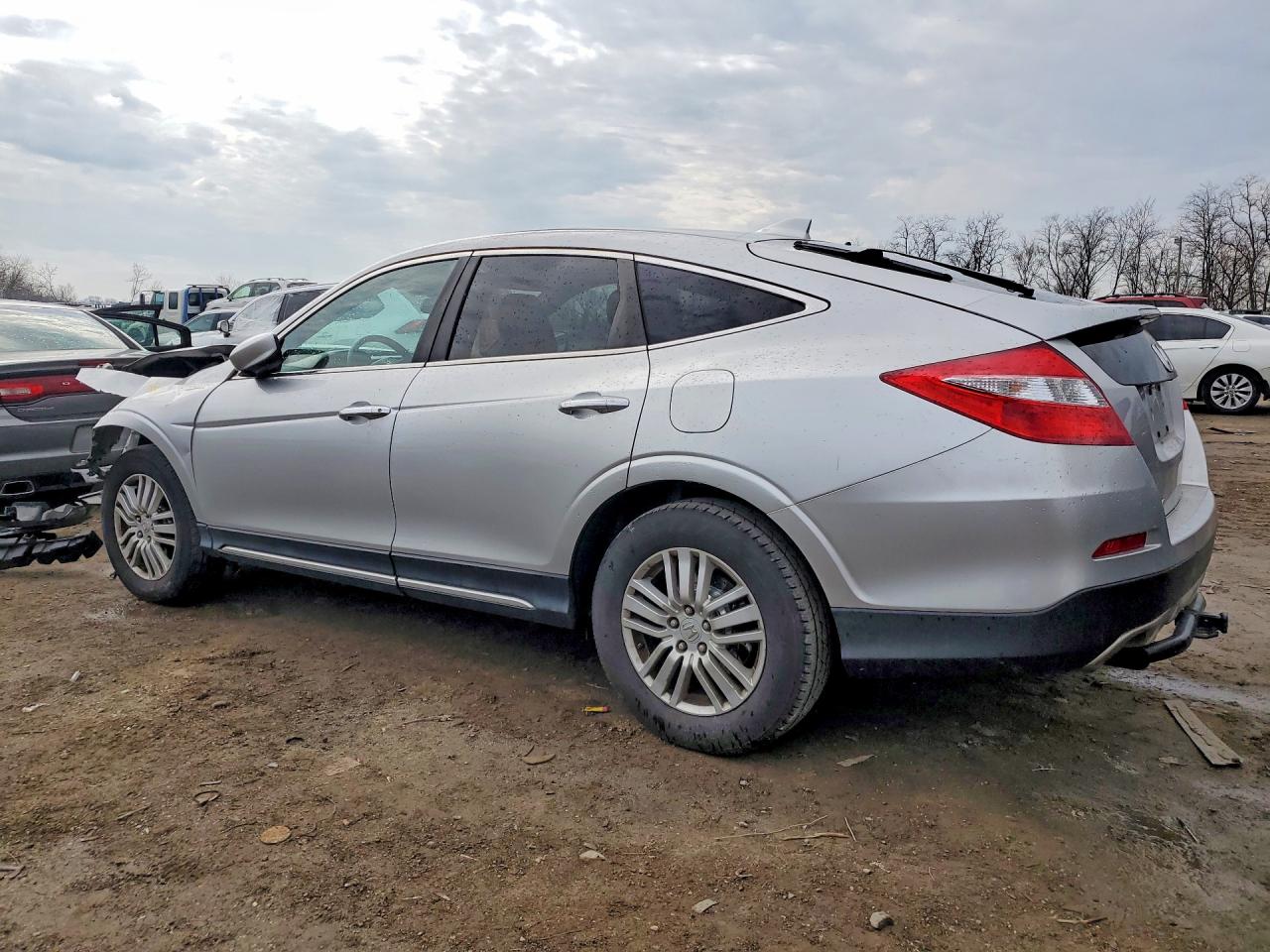 2015 Honda Crosstour VIN 5J6TF3H52FL002377 photo 2