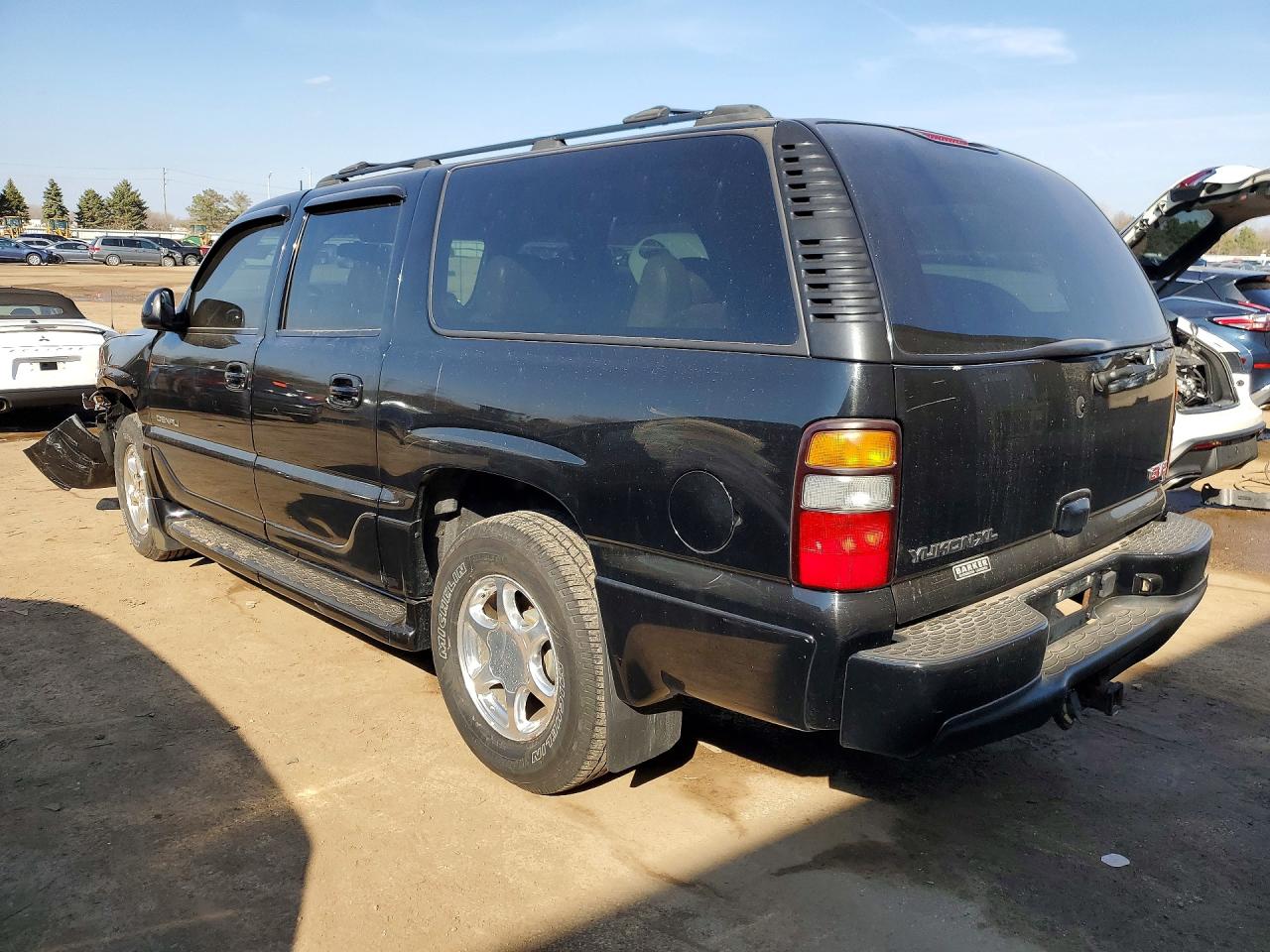 2005 GMC Yukon VIN 1GKFK66U35J212186 photo 2