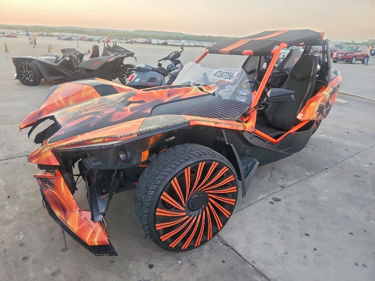 2017 Polaris Slingshot VIN 57XAARFA2H8121235 photo 2