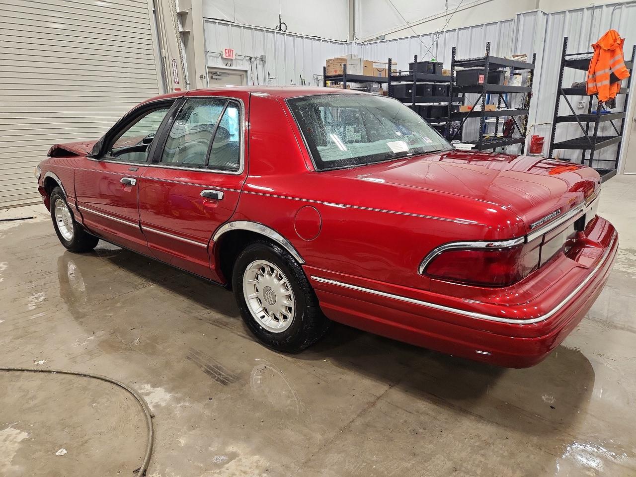 1997 Mercury Grmarquis VIN 2MELM75W6VX639014 photo 2