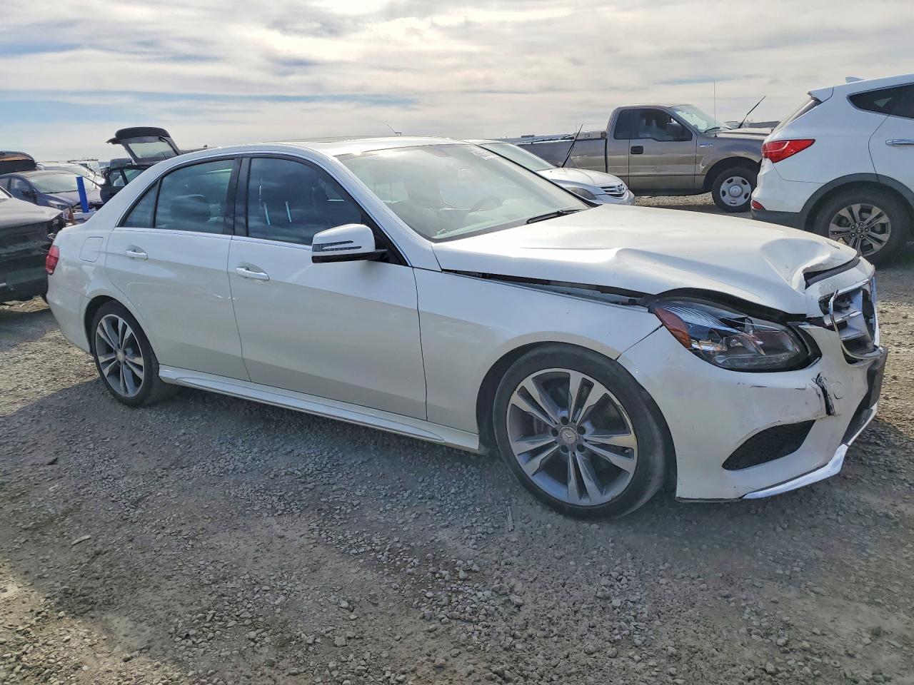 2014 Mercedes E-class VIN WDDHF5KB9EA880491 photo 4