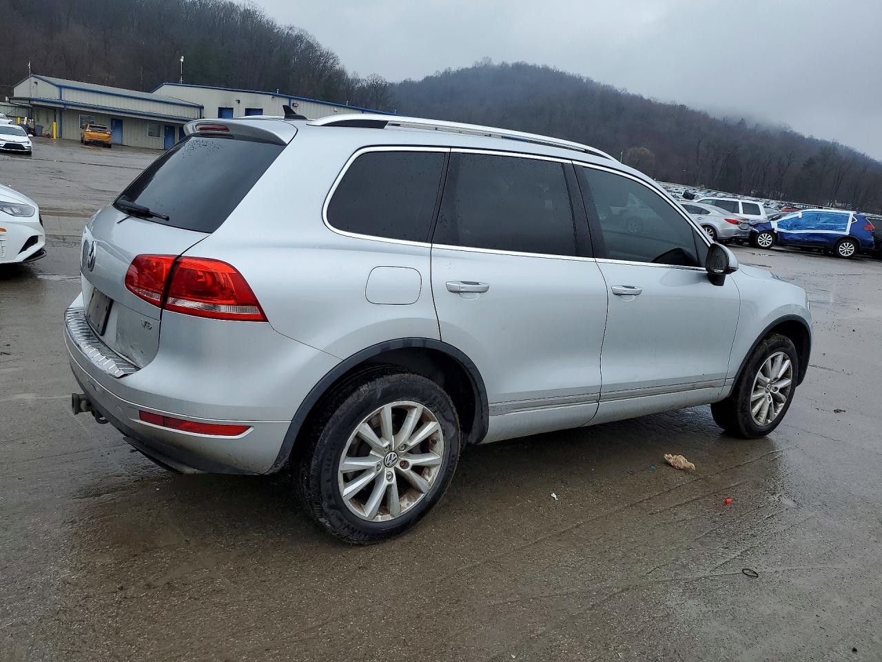 2014 Volkswagen Touareg VIN WVGEF9BP2ED015260 photo 3