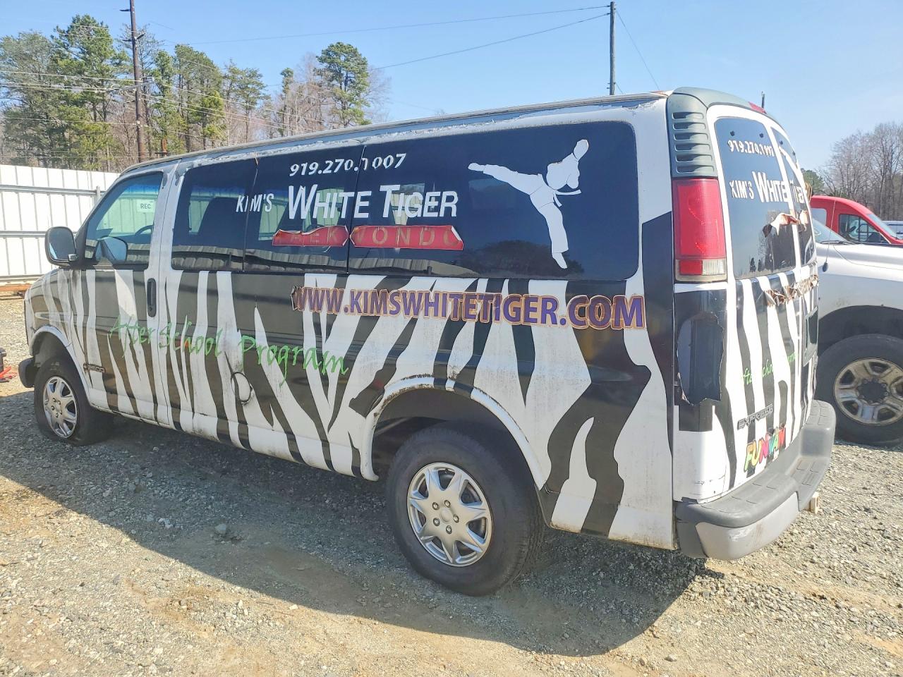 1999 Chevrolet Express VIN 1GAGG25R6X1038245 photo 2