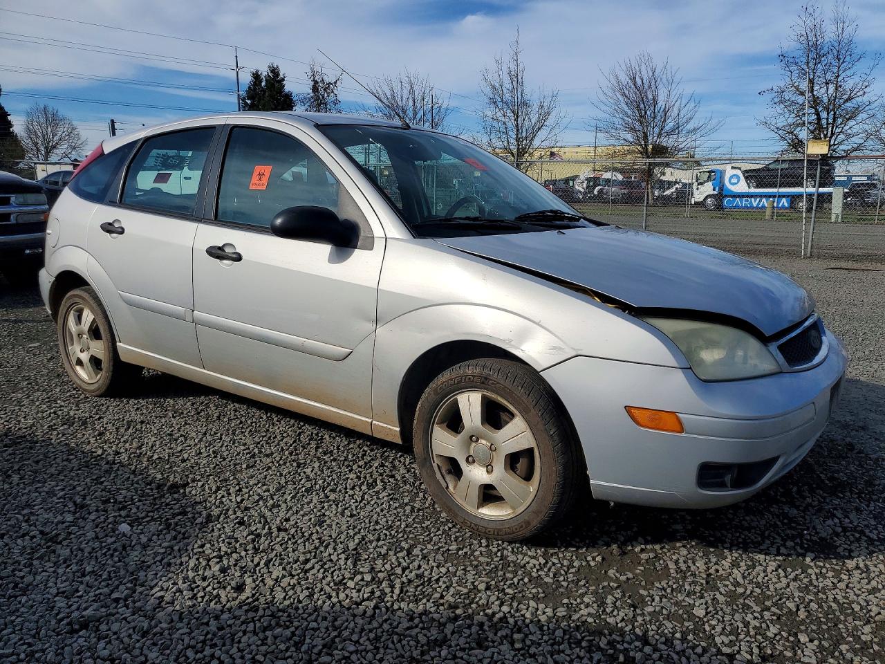 2005 Ford Focus VIN 3FAFP37NX5R150378 photo 4