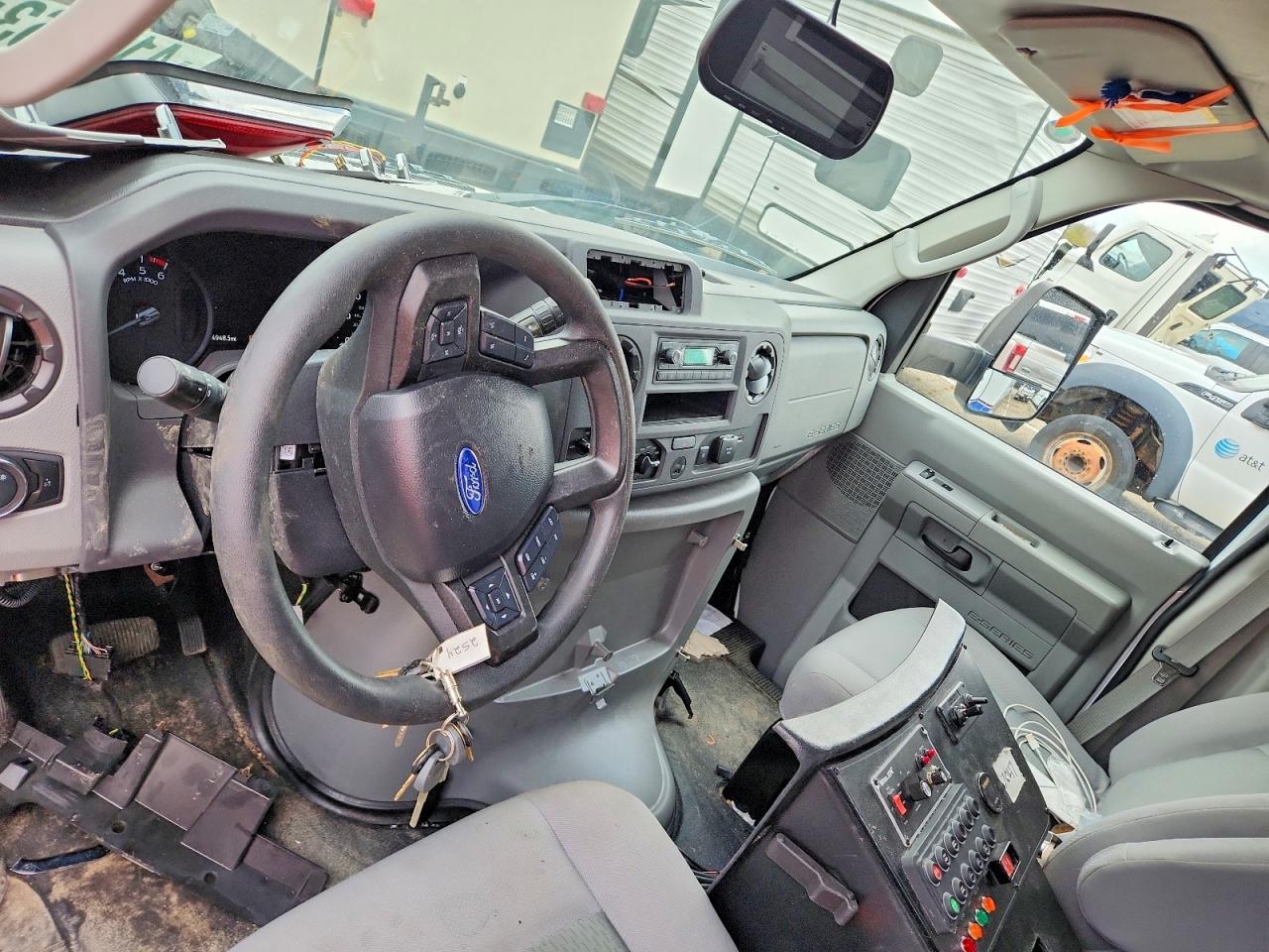2025 Ford Econoline VIN 1FDXE4FN2SDD33396 photo 8